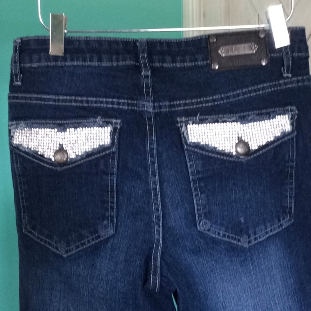 Tru Luxe Jeans w/ rhinestone pocket